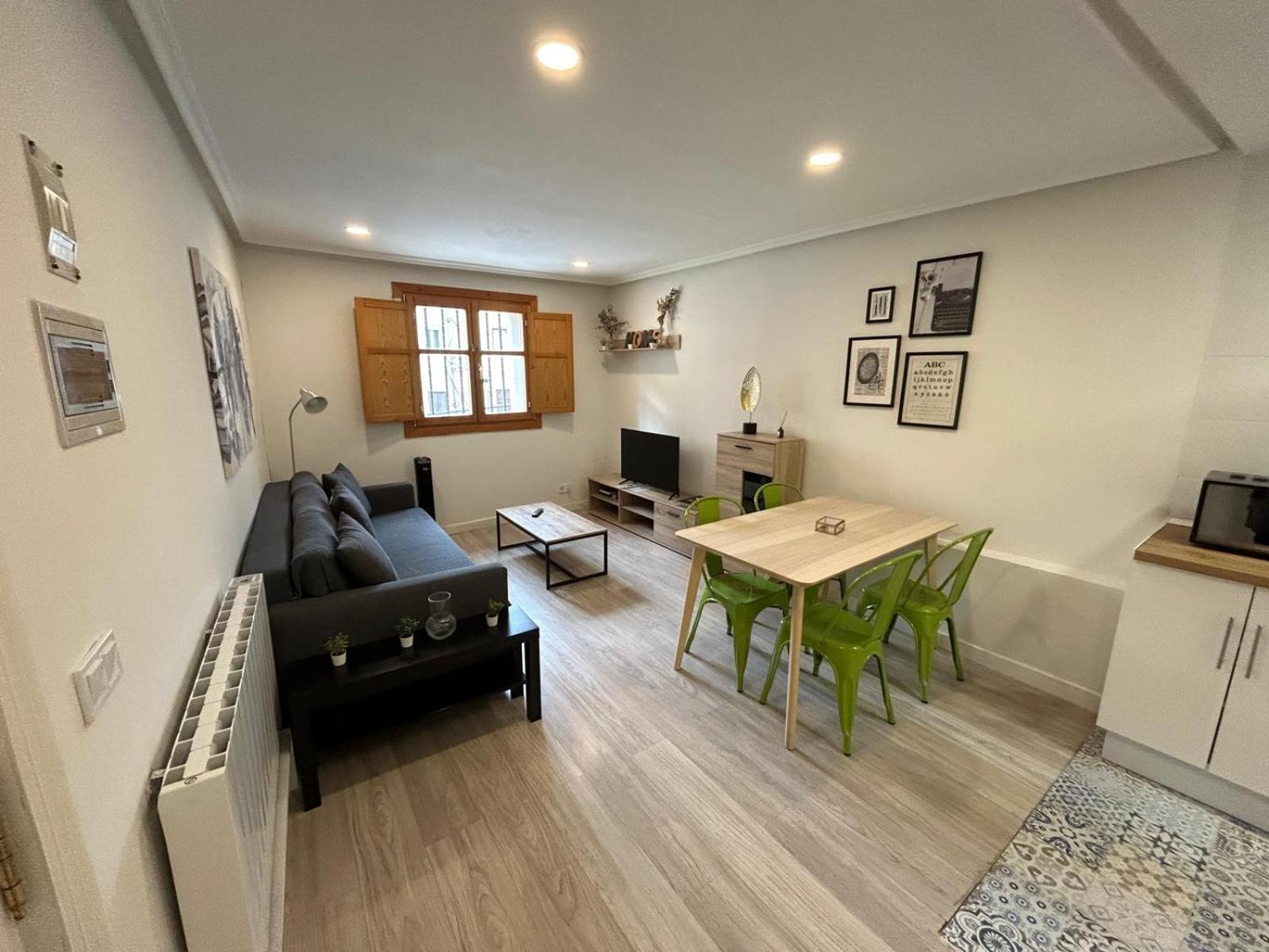 Apartamento Con Encanto En Casco Historico De Burgos Luaran gambar