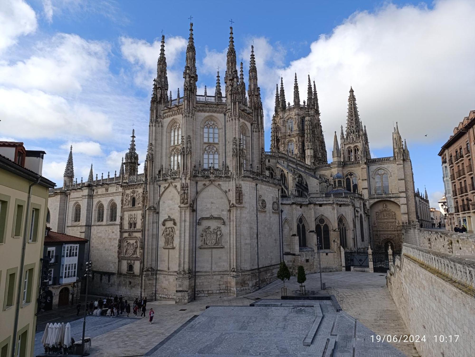 Apartamento Con Encanto En Casco Historico De Burgos Luaran gambar